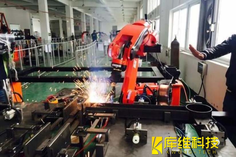 焊接<a href='http://m.hztoyota.com' target='_blank'><u>機器人工作站</u></a>